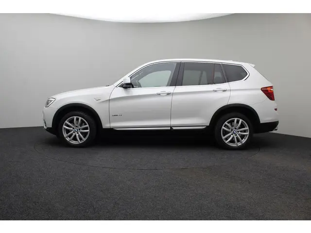 BMW X3 sDrive20i High Executive 2016 Benzine 8