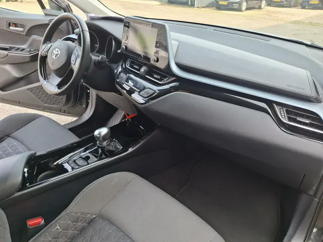 Toyota C-HR 1.8 Hybrid Dynamic 2022 Hybride Benzine 31