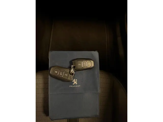 Peugeot 2008 1.2 PureTech Allure 2021 Benzine 22