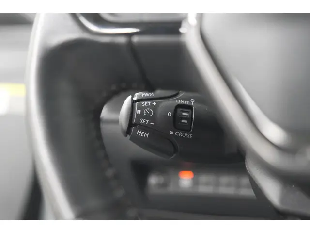 Peugeot 208 PureTech 100 Allure 2020 Benzine 36