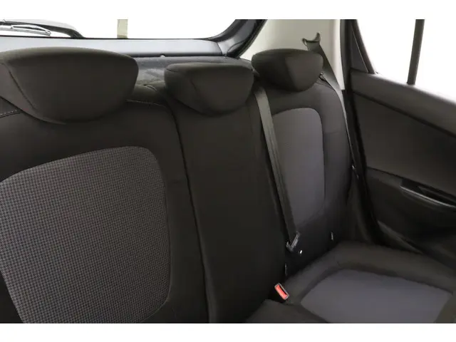 Hyundai i20 1.2 16v 85pk 5drs HP i-Motion 2014 Benzine 13