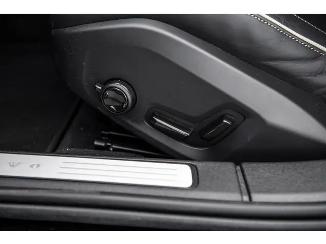 Volvo S60 2.0 B4 Ultimate Dark 2023 Benzine 49