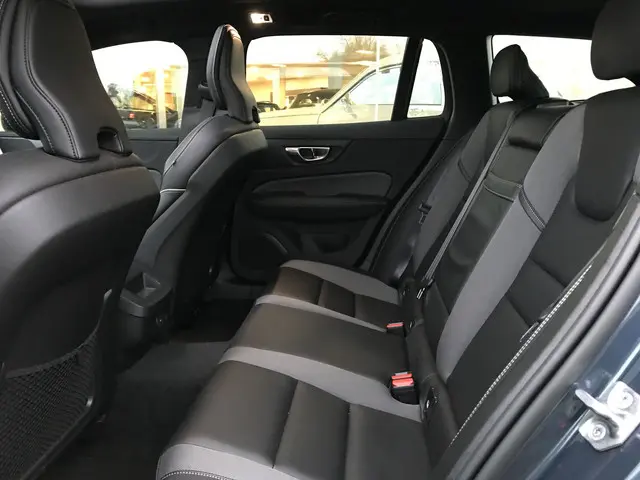 Volvo V60 2.0 B3 R-Design Automaat 2021 Benzine 8