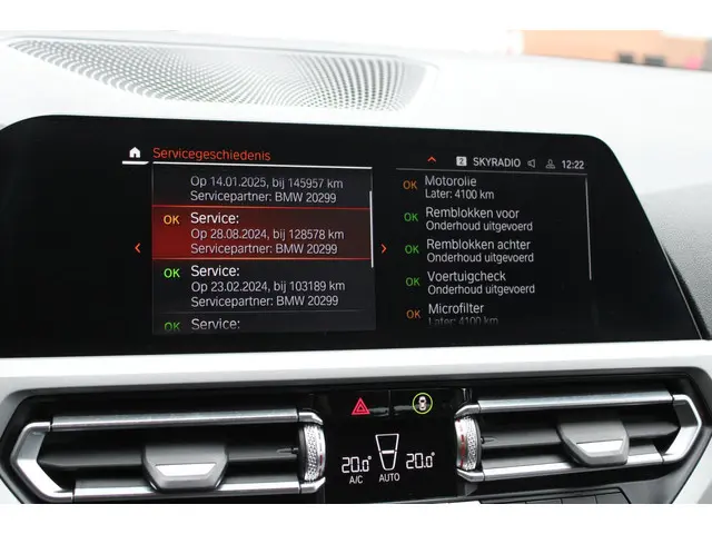 BMW 3 Serie 320i Executive Edition 2020 Benzine 17