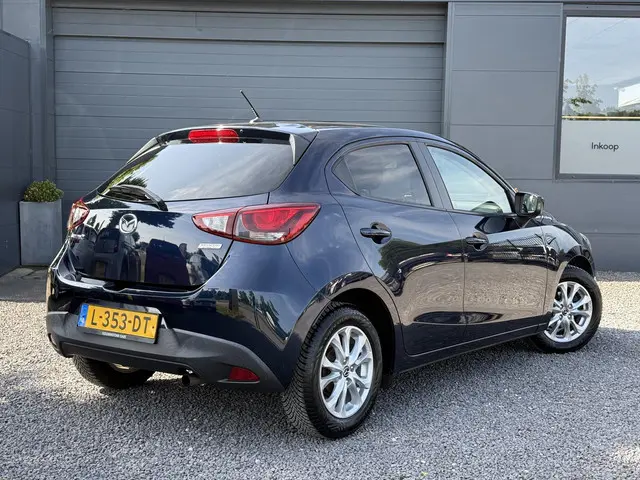Mazda 2 2