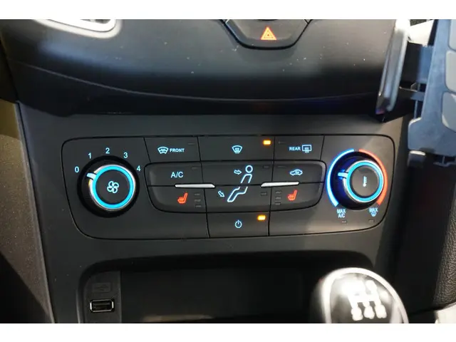 Ford Focus Wagon 1.0 + STOEL/STUURVERWARMING 2016 Benzine 17