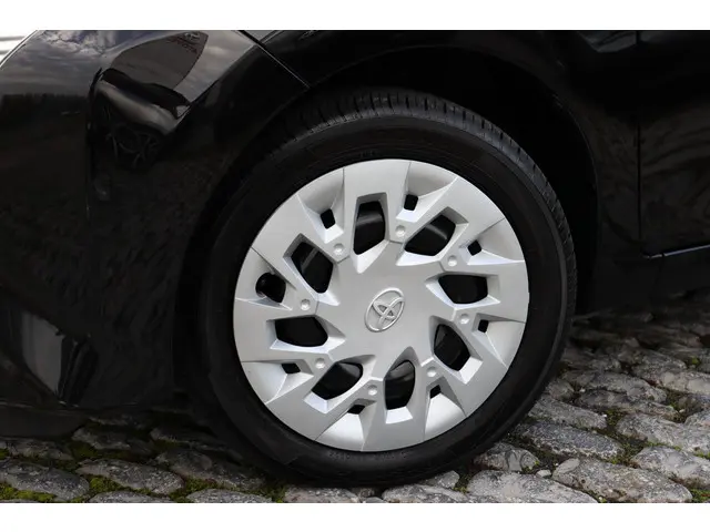 Toyota Aygo 1.0 VVT-i x-play Apple carplay, 2020 Benzine 4