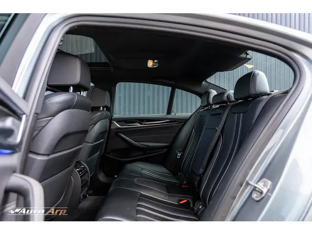 BMW 5 Serie 520d High Executive 2018 Diesel 24