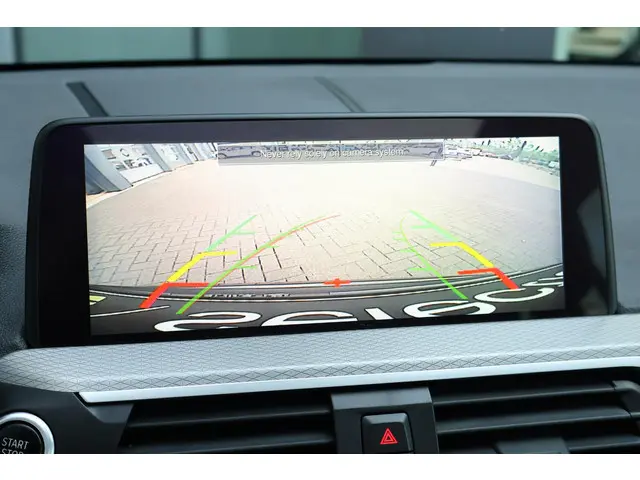 BMW X3 xDrive20i High Executive 2018 Benzine 25
