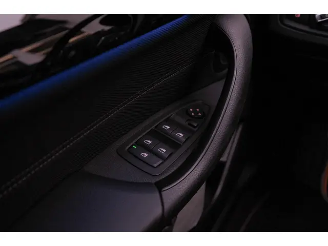 BMW X2 SDrive18i High Executive|Navi|Camera|18'' 2023 Benzine 28