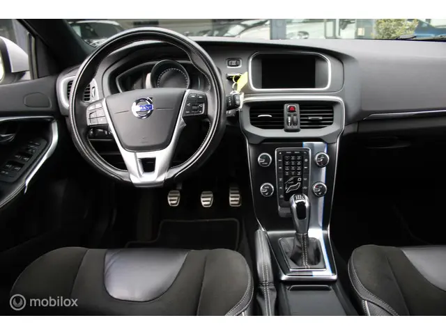 Volvo V40 2.0 T2 R-Design/Navi/Tel/Pdc/Trekhaak/ 2015 Benzine 20