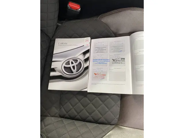 Toyota C-HR 1.8 Hybrid Executive 2018 Hybride Benzine 30