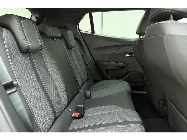 Peugeot 2008 1.2 Hybrid 136 Allure 2024 Hybride Benzine 15