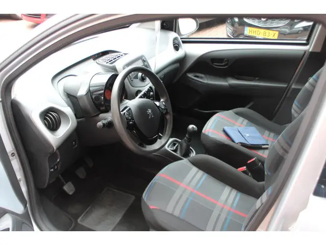 Peugeot 108 1.0 e-VTi Active 2015 Benzine 8