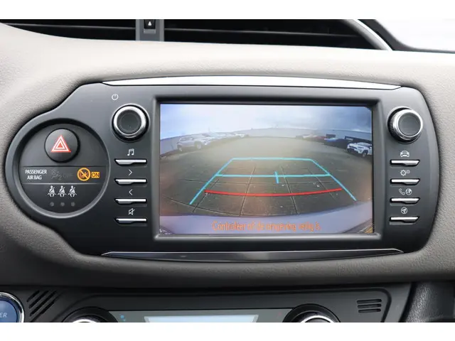 Toyota Yaris 1.5 Hybrid Bi-Tone, 2017 Hybride Benzine 28