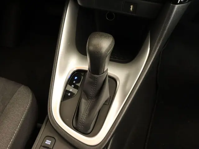 Toyota Yaris 1.5 Hybrid Active Plus 2021 Hybride Benzine 32