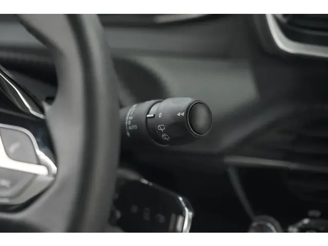 Peugeot 2008 PureTech 130 EAT8 Allure 2024 Benzine 36