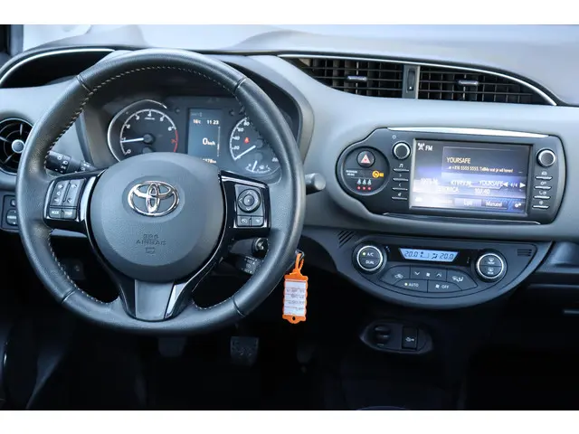 Toyota Yaris 1.0 VVT-i Aspiration, Trekhaak 2017 Benzine 36