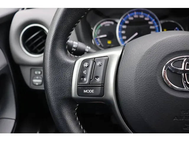 Toyota Yaris 1.5 Hybrid Trend 2017 Hybride Benzine 18