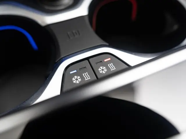 BMW X5 xDrive50e 2023 Hybride Benzine 38