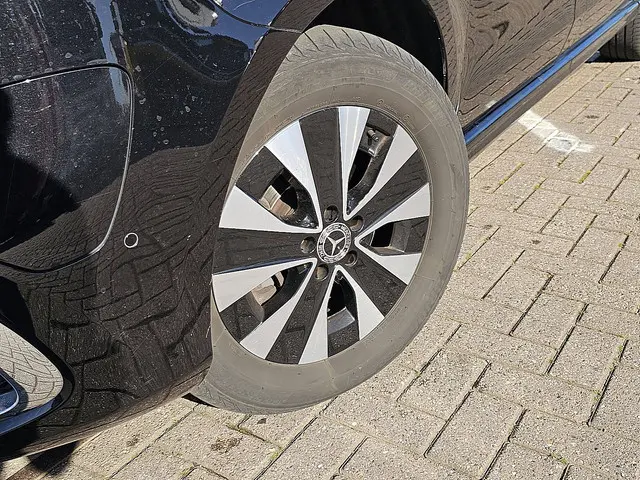 Mercedes-Benz EQV 300 2022 Elektrisch 18