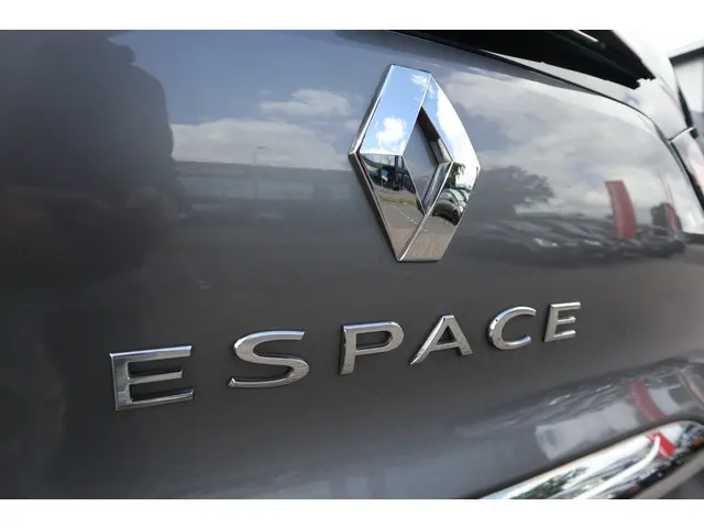 Renault Espace 1.8 TCe Limousin 7p. 2018 Benzine 23