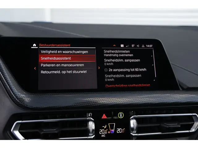 BMW 1 Serie 118i Executive Sportline Aut. 2021 Benzine 41