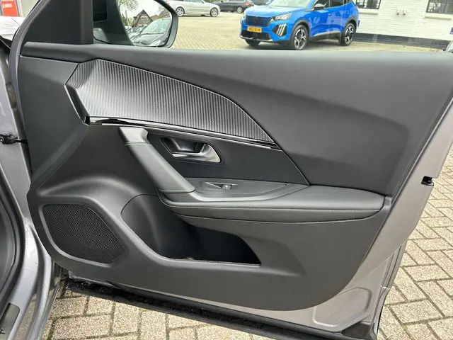 Peugeot 2008 1.2 Turbo 130 PK GT 2024 Benzine 18