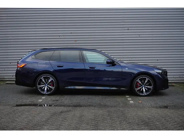 BMW 5 Serie Touring 550e xDrive 2025 Hybride Benzine 4