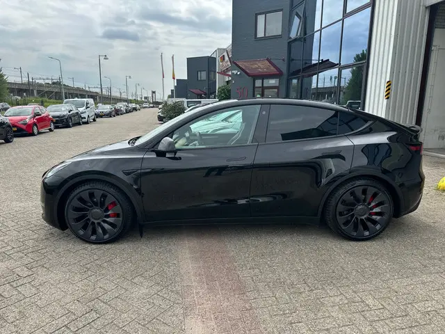 Tesla Model Y Performance AWD 75 kWh 2022 Elektrisch 4
