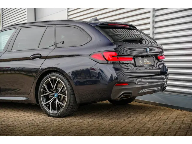 BMW 5 Serie Touring 530e 2022 Hybride Benzine 38
