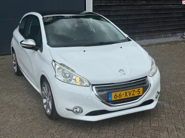 Peugeot 208 1.6 VTi Allure 2012 Benzine 6