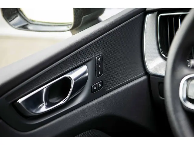 Volvo XC60 B5 Plus Dark 2022 Benzine 25
