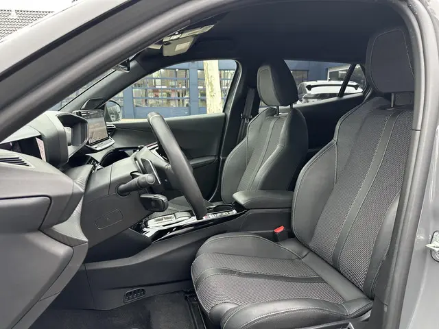 Peugeot 2008 1.2 Hybrid 145 PK GT 2025 Hybride Benzine 12