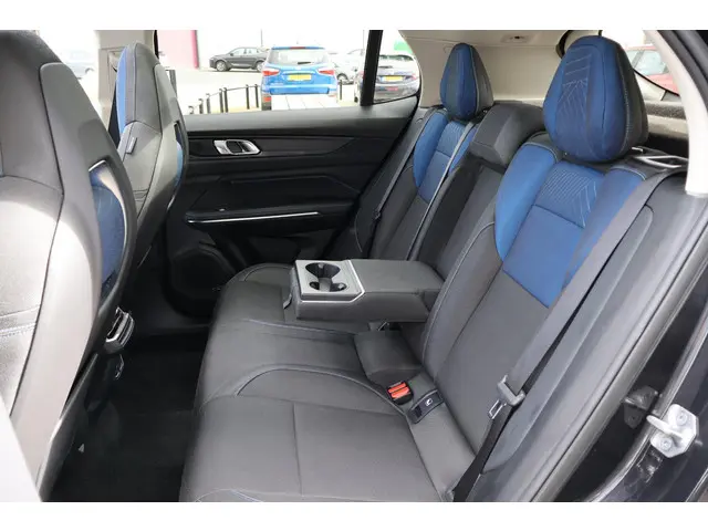 Lynk & Co 01 Lynk&Co 1.5 2023 Hybride Benzine 17