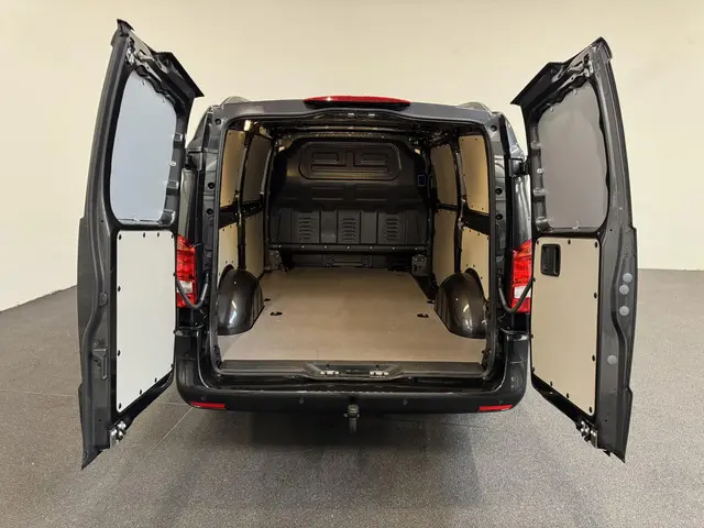 Mercedes-Benz Vito 114 CDI Lang 2024 Diesel 31