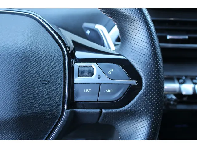 Peugeot 3008 1.2 PureTech Blue Lease GT 2021 Benzine 23