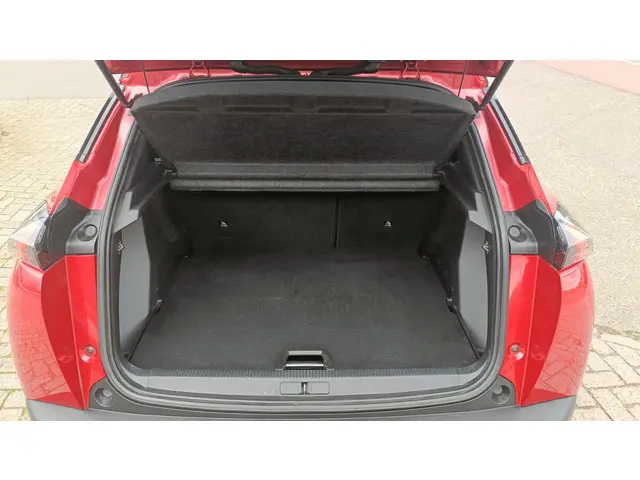 Peugeot 2008 1.2 PureTech Allure 2020 Benzine 40