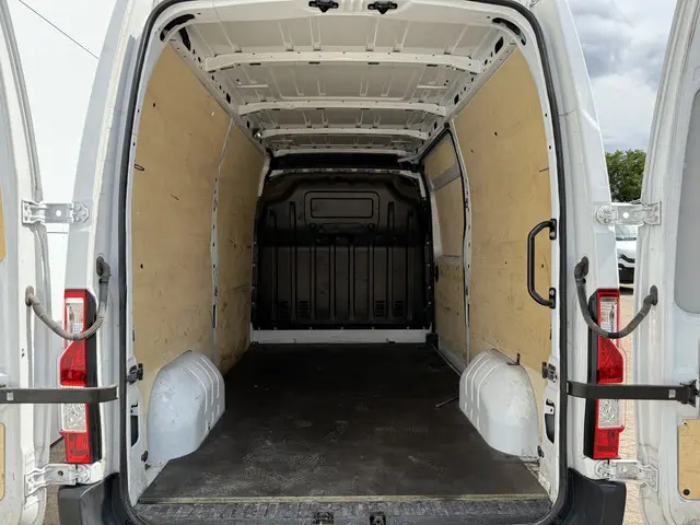 Renault Master T33 2.3 DCI 135PK 2023 Diesel 12
