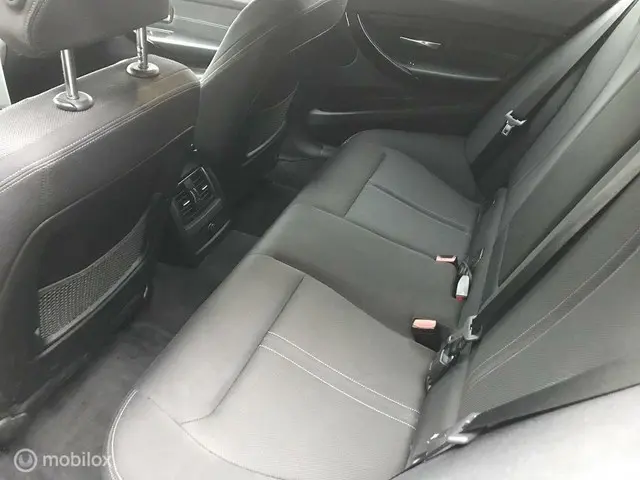 BMW 3 Serie 330i 2018 Benzine 10