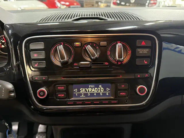 Volkswagen up! 1.0 move up! 2012 Benzine 8