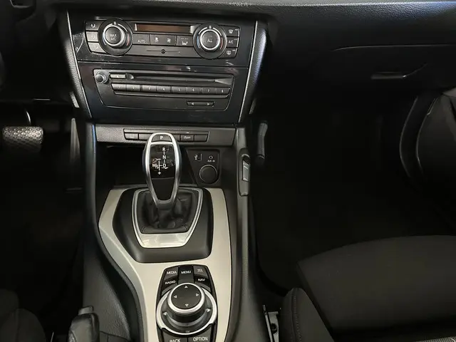 BMW X1 sDrive20i Executive 2015 Benzine 15