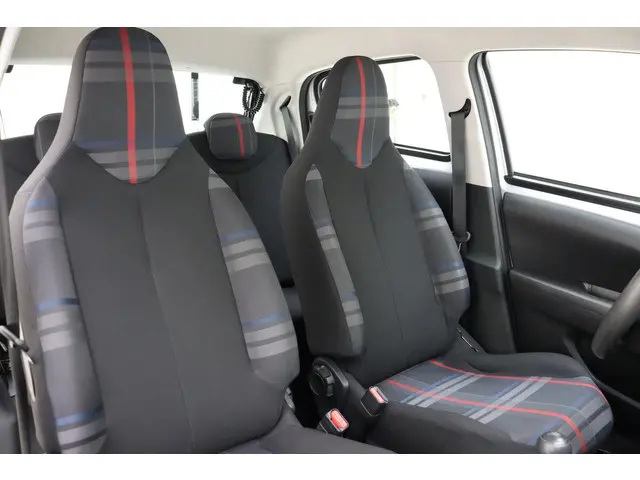 Peugeot 108 1.0 e-VTi Active 2015 Benzine 10
