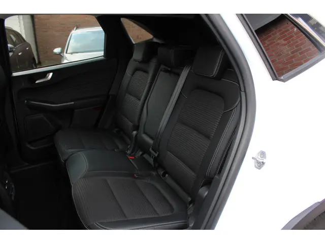 Ford Kuga 2.5 PHEV ST-Line X 2023 Hybride Benzine 13