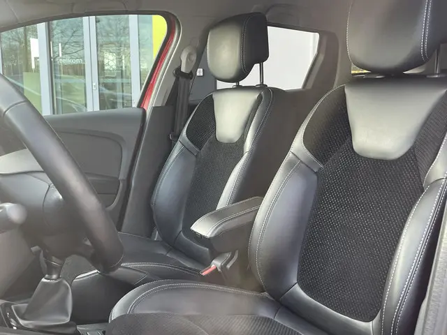 Renault Clio Estate 0.9 TCe Intens 2018 Benzine 6