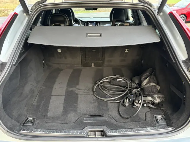 Volvo V90 2.0 T8 AWD R-Design 2018 Hybride Benzine 39