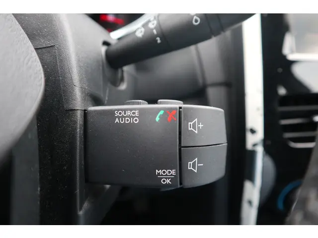 Renault Clio Estate 0.9 TCe Limited 2016 Benzine 25