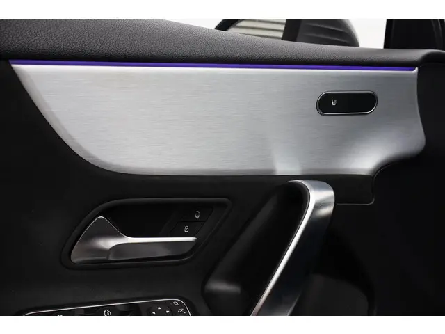 Mercedes-Benz A-Klasse 250 Premium Plus 2018 Benzine 15