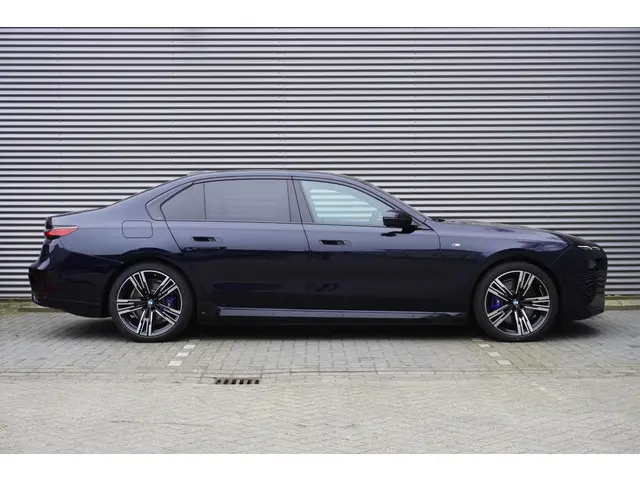 BMW i7 xDrive60 2025 Elektrisch 4