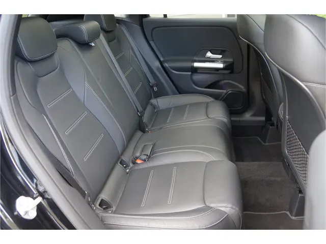 Mercedes-Benz GLA GLA 250 4M AMG Line 2020 Benzine 17